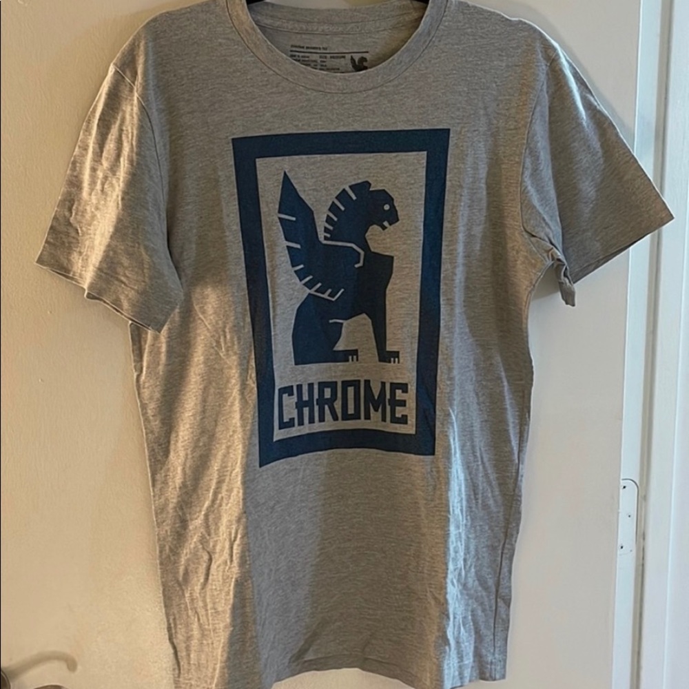 CHROME MENS COTTON BLEND SHORT SLEEVE TSHIRT WITH LOGO - SIZE MEDIUM
